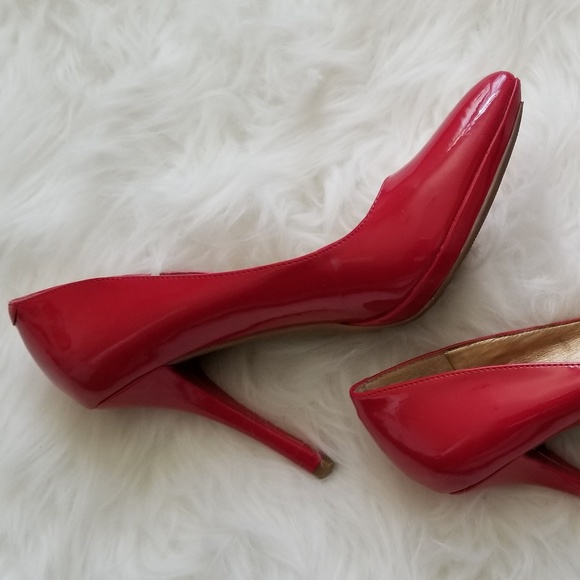 Red Pumps - Picture 3 of 5